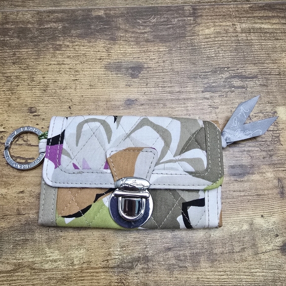 New Vera Bradley Multicolor Quilted Women's Wallet - Picture 1 of 12